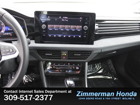 Used 2025 Volkswagen Jetta SE w/ Sunroof Package image 15