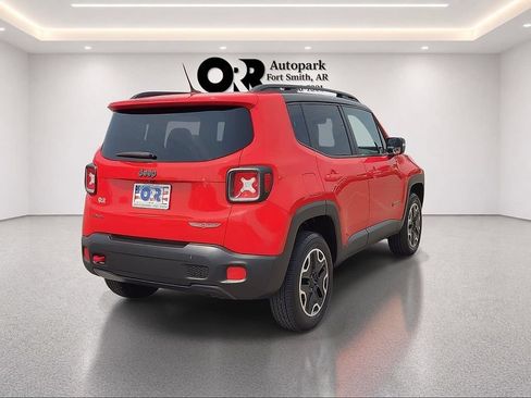 Used 2016 Jeep Renegade Trailhawk w/ Premium Trailhawk Package AWD/4WD image 5