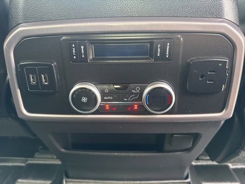 Used 2019 Ford Expedition Platinum image 12