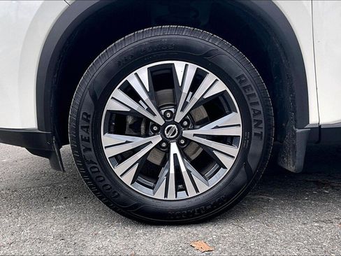 Used 2021 Nissan Rogue SV w/ Premium Package image 17