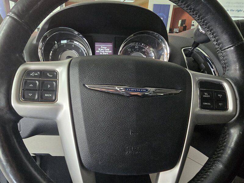 Used 2015 Chrysler Town & Country Touring w/ Driver Convenience Group FWD image 23