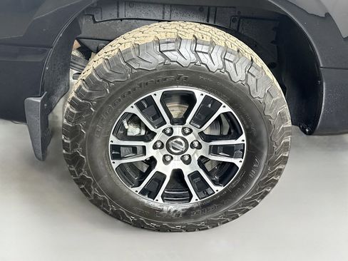 Used 2021 Nissan Titan SV w/ SV Convenience Package image 32