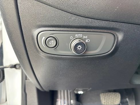Used 2019 Chevrolet Equinox LT FWD image 24