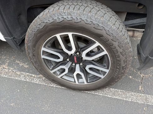 Certified 2025 GMC Sierra 1500 AT4 w/ AT4 Premium Package image 9