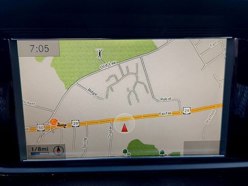 Used 2013 Mercedes-Benz E 350 4MATIC Sedan image 9