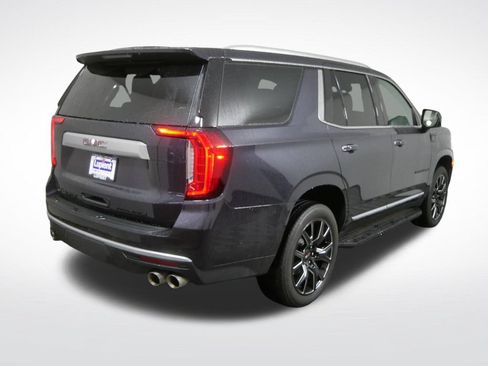 Used 2024 GMC Yukon Denali w/ Advanced Technology Package AWD/4WD image 3
