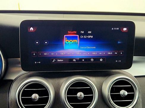 Used 2022 Mercedes-Benz GLC 300 4MATIC w/ Multimedia Package Lite image 17