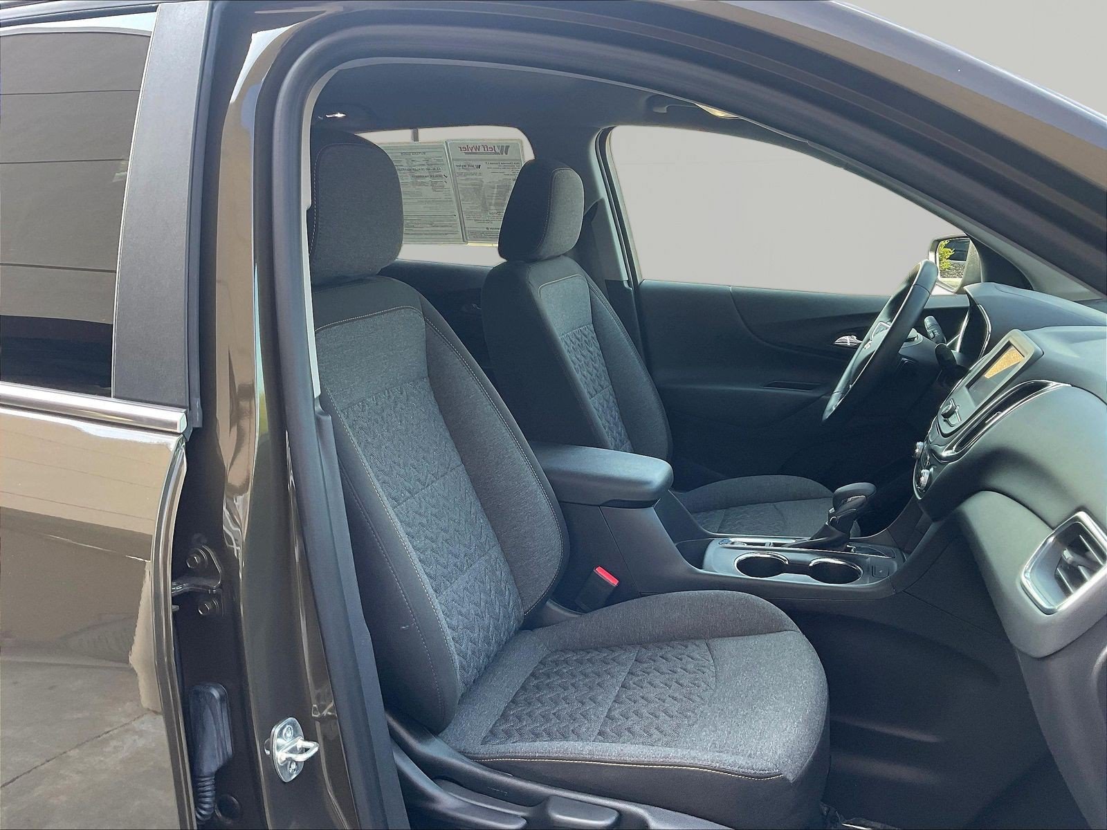 Used 2024 Chevrolet Equinox LT FWD image 28