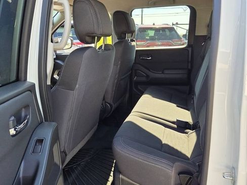 Used 2024 Nissan Frontier SV w/ Technology Package AWD/4WD image 6