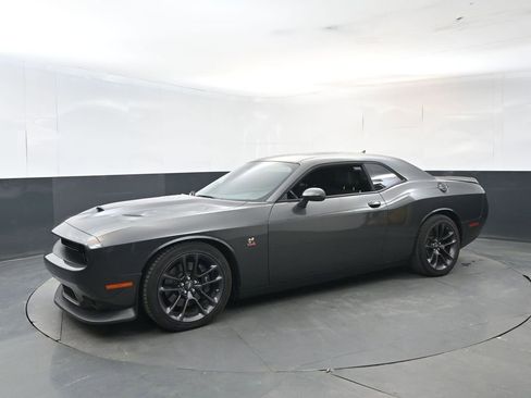 Used 2022 Dodge Challenger R/T Scat Pack w/ Plus Package RWD image 2