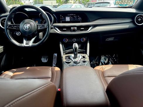 Used 2023 Alfa Romeo Stelvio Ti AWD/4WD image 11