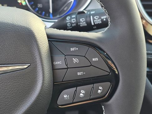 New 2026 Chrysler Pacifica Limited image 18