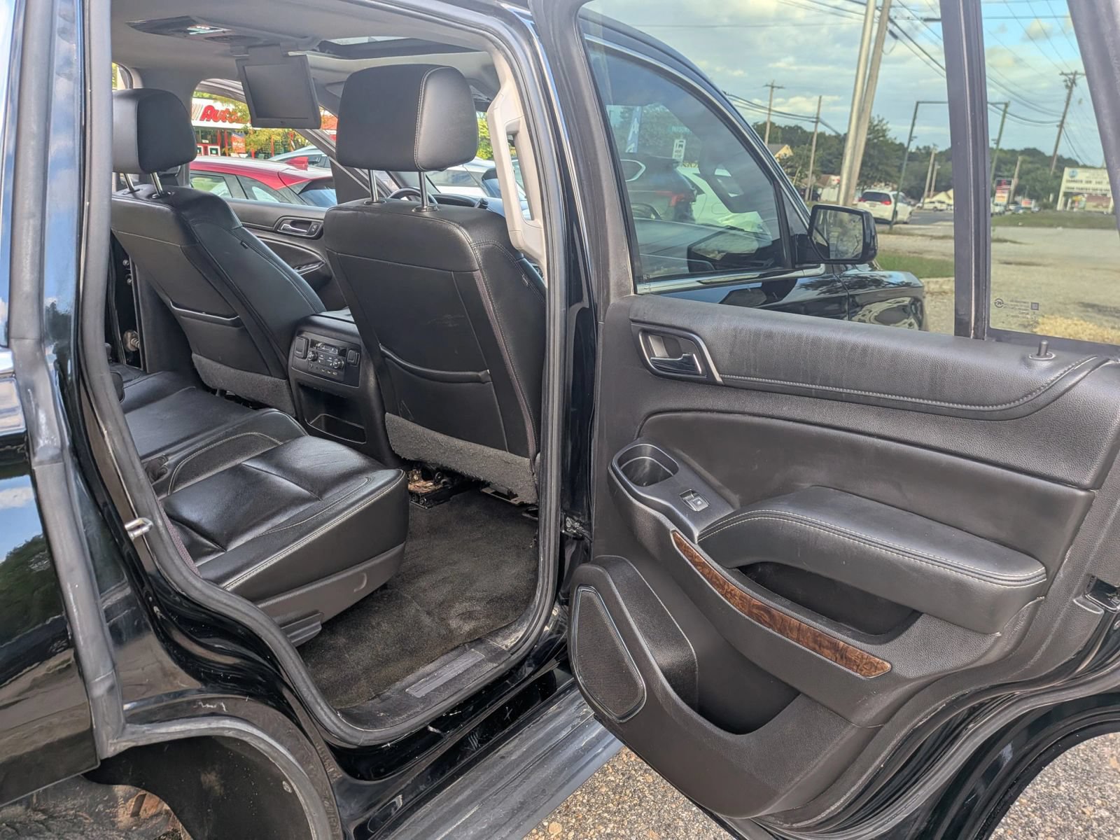 Used 2017 Chevrolet Tahoe LT AWD/4WD image 38