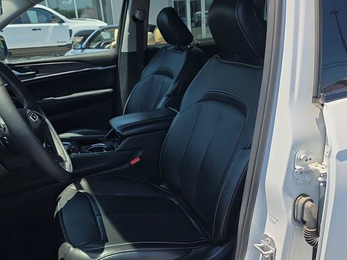 Used 2023 Jeep Grand Cherokee Limited w/ Luxury Tech Group II AWD/4WD image 11