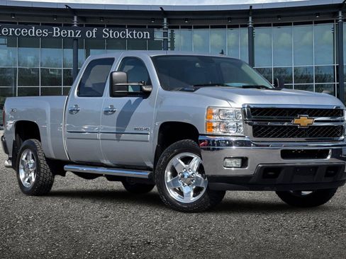 Used 2014 Chevrolet Silverado 2500 LT w/ Custom Sport Truck Package AWD/4WD image 1