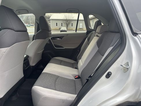 Used 2021 Toyota RAV4 XLE image 14