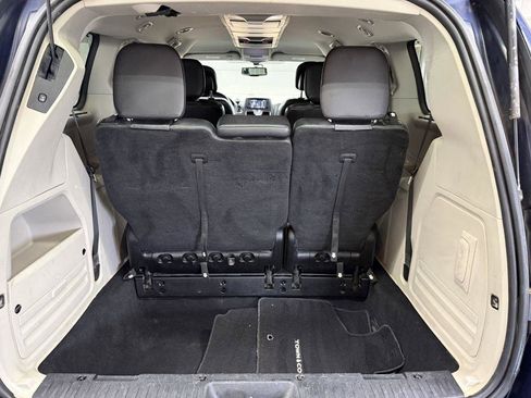 Used 2014 Chrysler Town & Country Touring-L w/ Driver Convenience Group FWD image 24