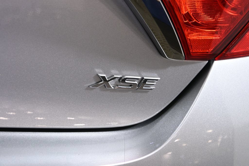 Used 2016 Toyota Camry XSE w/ Moonroof Package FWD image 37
