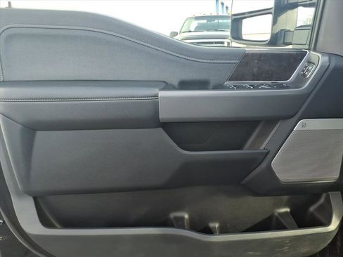 Certified 2023 Ford F250 Lariat w/ Sport Appearance Package image 11