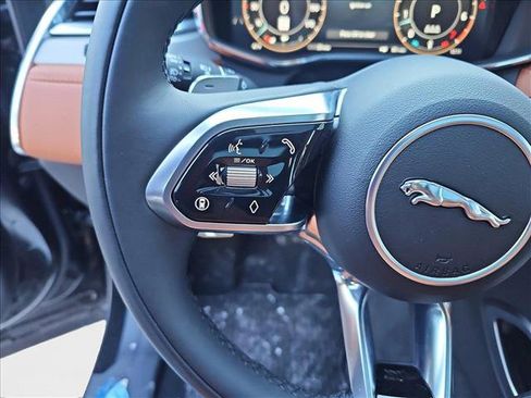 New 2025 Jaguar F-PACE R-Dynamic S image 17