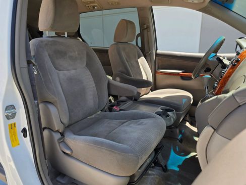 Used 2010 Toyota Sienna LE FWD image 24