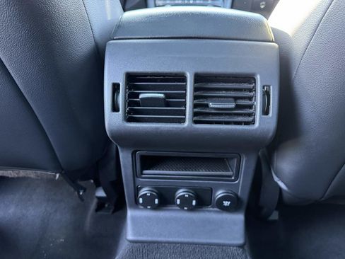 Used 2020 Jaguar F-PACE Premium image 20