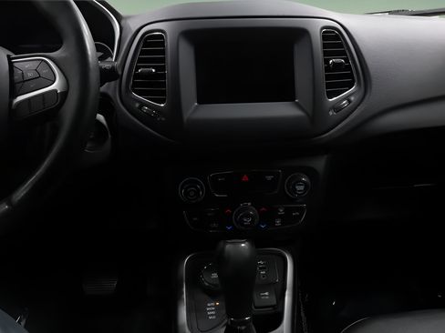 Certified 2019 Jeep Compass Latitude w/ Cold Weather Group AWD/4WD image 18