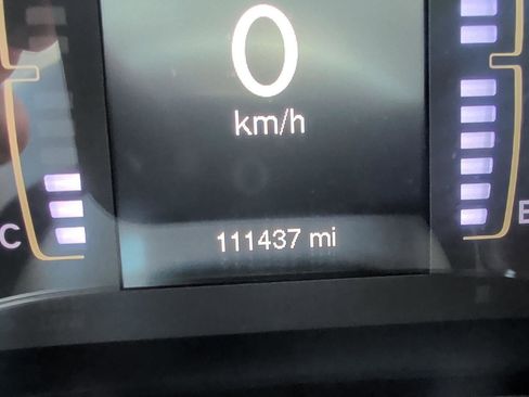 Used 2018 Jeep Cherokee Latitude Plus w/ Cold Weather Group AWD/4WD image 21