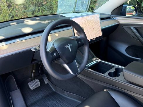 Used 2022 Tesla Model Y Long Range AWD/4WD image 20