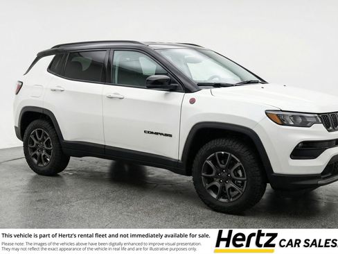Used 2025 Jeep Compass Trailhawk AWD/4WD image 1