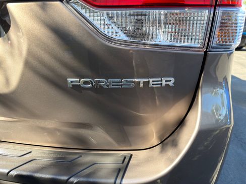 Used 2023 Subaru Forester Premium image 41