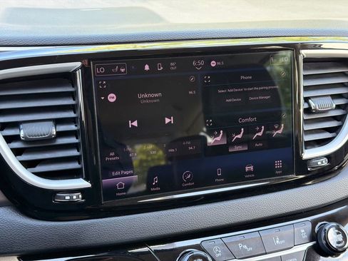Used 2023 Chrysler Pacifica Touring-L FWD image 27