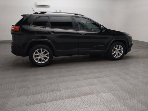 Used 2016 Jeep Cherokee Sport FWD image 10