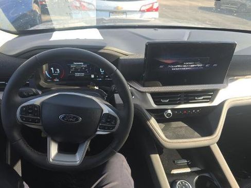 Used 2025 Ford Explorer Active w/ Active Comfort Package RWD image 12