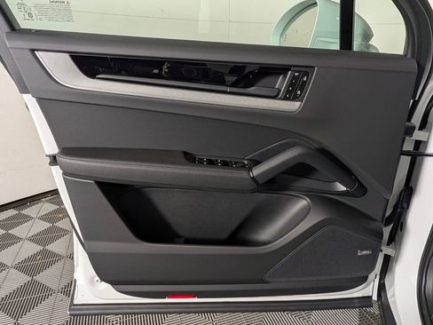 New 2026 Porsche Cayenne image 21