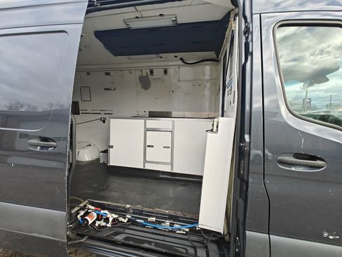 Used 2019 Mercedes-Benz Sprinter 4500 image 42
