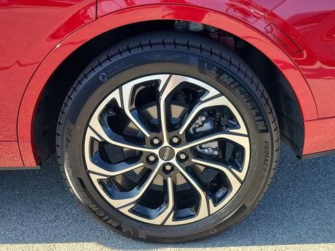 Certified 2025 Lincoln Nautilus Reserve AWD/4WD image 10