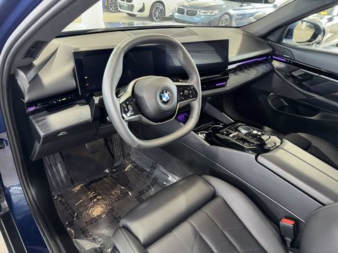 Used 2024 BMW 530i xDrive w/ Convenience Package AWD/4WD image 19