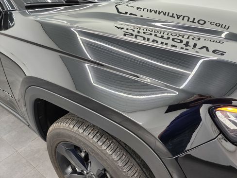 Used 2023 Jeep Grand Cherokee Limited w/ Black Appearance Package image 25