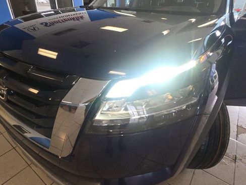 Used 2024 Nissan Pathfinder SL FWD image 26