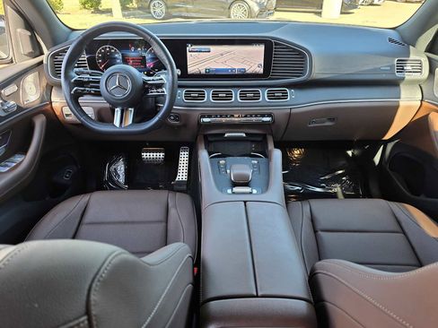 Used 2024 Mercedes-Benz GLS 450 4MATIC image 8