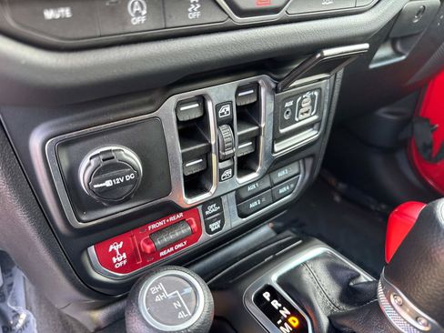 Certified 2026 Jeep Wrangler Unlimited Rubicon AWD/4WD image 24