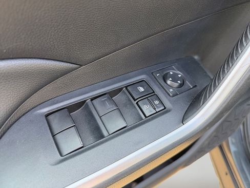 Used 2021 Toyota RAV4 XLE AWD/4WD image 21