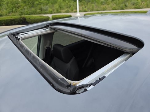 Used 2025 Honda CR-V EX image 4