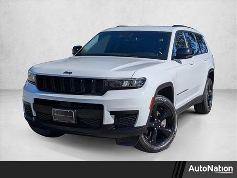 Used 2022 Jeep Grand Cherokee L Laredo image 1