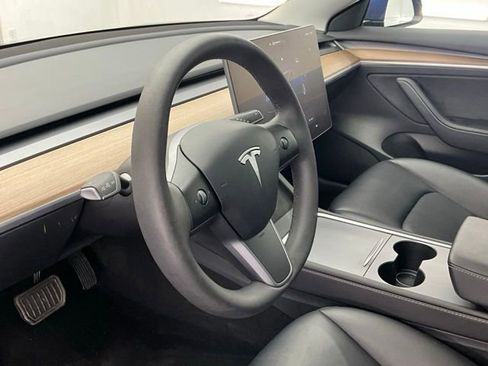 Used 2023 Tesla Model 3 Standard Range image 17