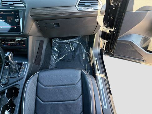 Used 2023 Volkswagen Tiguan SEL R-Line image 17