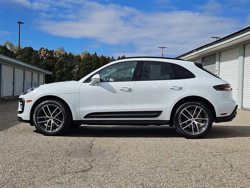 Certified 2025 Porsche Macan image 2