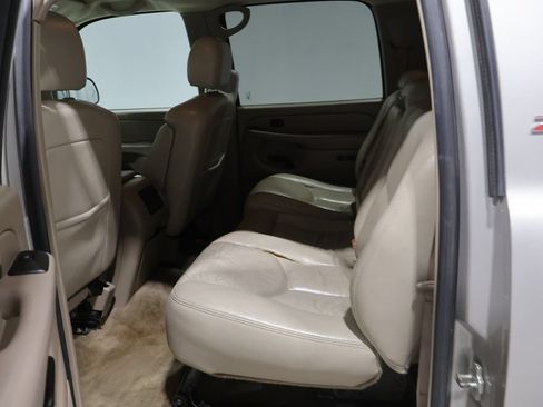 Used 2006 Chevrolet Suburban Z71 w/ Z71 Preferred Equipment Group AWD/4WD image 18