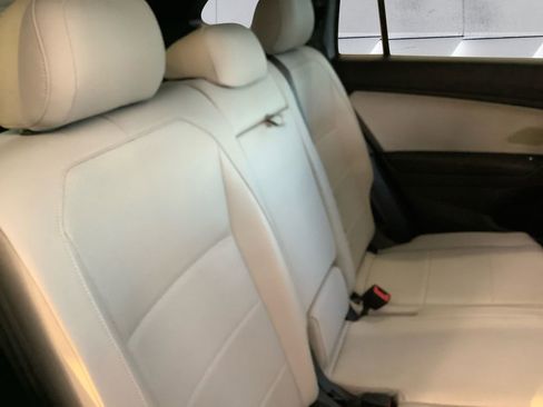 Used 2021 Volkswagen Tiguan SE R-Line image 16